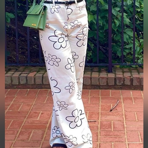 Miss LoLa Flower Denim Jeans (SIZE MEDIUM) - Picture 2 of 2